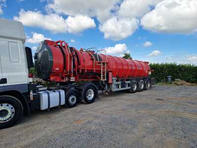 2000 WHALE 25,000 LTR STAINLESS STEEL VACUUM TANKER 